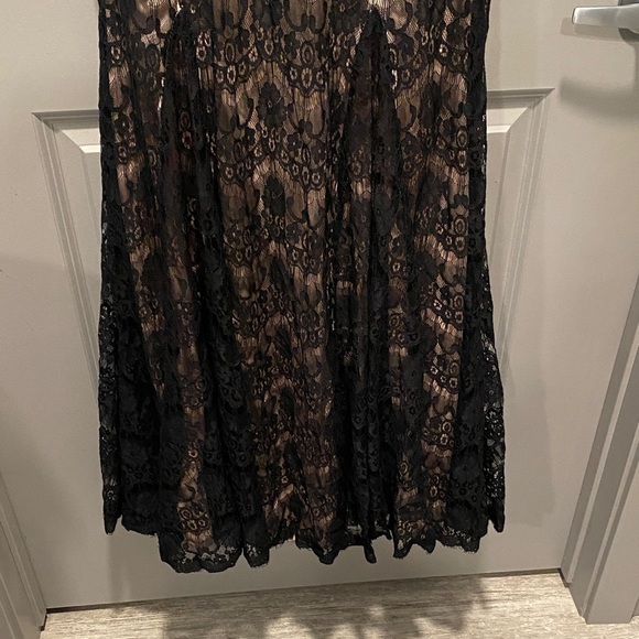 Betsy & Adam Elegant Black and Tan Lace Maxi Dress - Picture 4 of 12